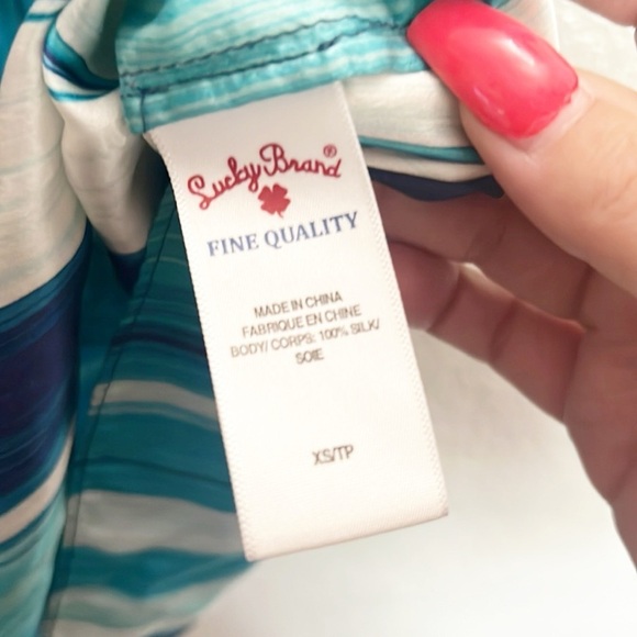 Lucky Brand Blue Striped Cap Sleeve Women’s Blouse With Button Closure & Keyhole - Picture 5 of 9